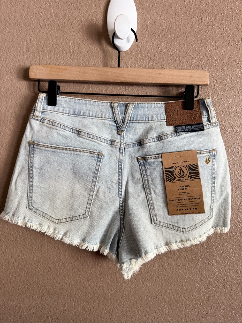 Volcom Light Blue Frayed Hem Mid Rise Denim Shorts Size 26 NWT - Picture 6 of 9